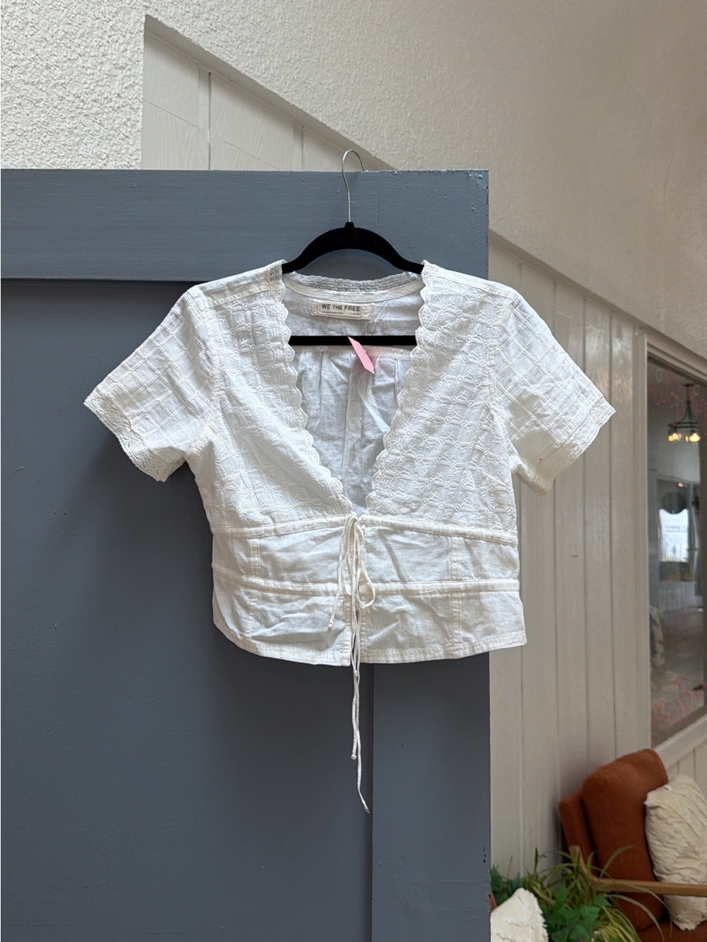 Free People White Scalloped V-Neck Tie-Front Crop Top sz medium